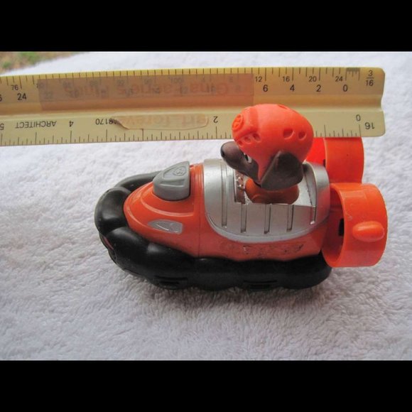 Paw Patrol Rescue Racer Zuma Hovercraft Plastic Toy Car Race Wheels Don't Work - Picture 8 of 8